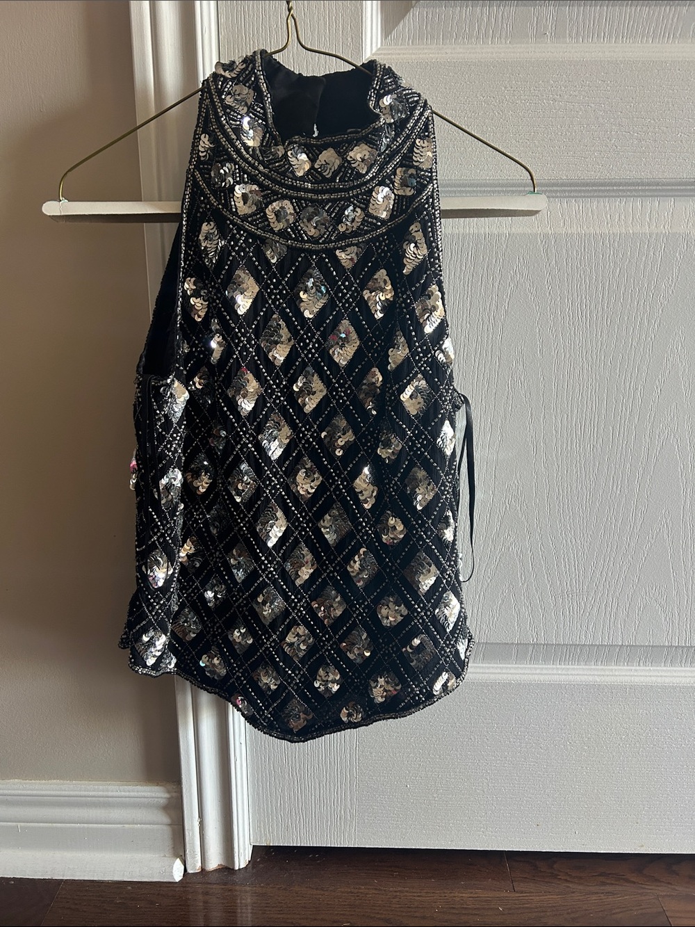 Papell Boutique Black/Silver Silk Sequined/Beaded Top - M- Excellent Cond